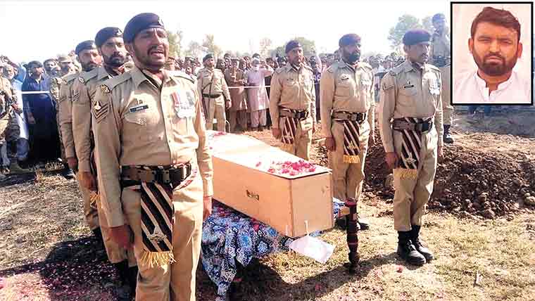 بلوچستان کے علاقہ پسنی میں شہید پاک فوج کا جوان سپرد خاک 