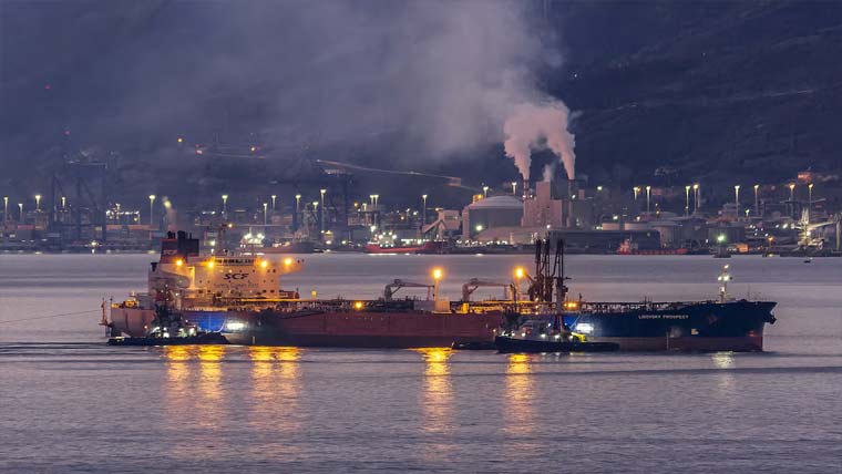 امریکی پابندیاں:بھارت کیلئے روسی تیل  لیکر جانیوالے جہازوں کا راستہ تبدیل