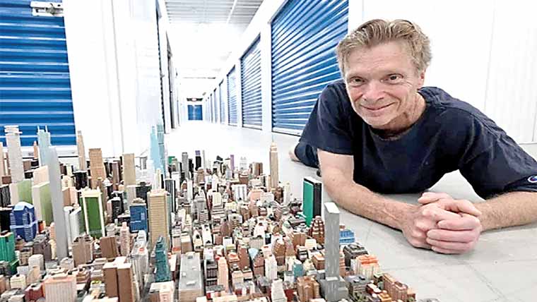  لکڑی کے ٹکڑوں سے نیو یارک شہر کا ماڈل بنانیوالا ٹرک ڈرائیور