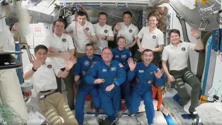 اسپیس ایکس کے خلانورد انٹرنیشنل  خلائی سٹیشن پہنچ گئے