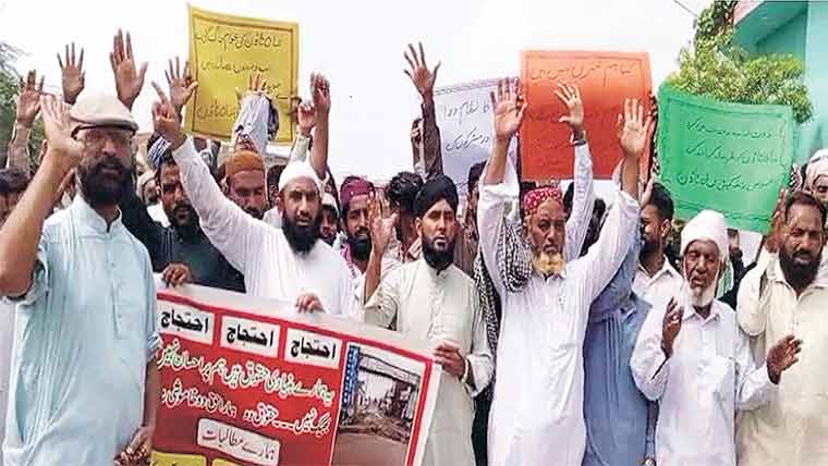 شاہ ٹاؤن اور صدیق کالونی کے مکینوں کا سہولیات نہ ملنے پر احتجاج