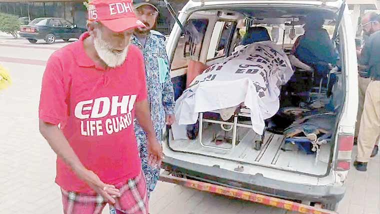 سی ویو پر بچوں کے ہمراہ چھلانگ لگانے والے شخص کی لاش مل گئی