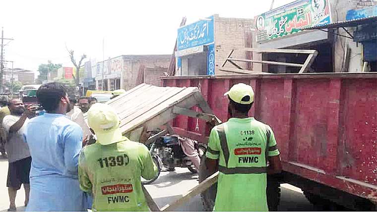 کمالیہ:عیدگاہ تا ریلوے روڈ تجاوزات کے خلاف آپریشن جاری