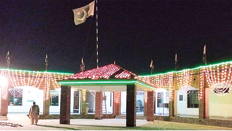 نوشہرہ ورکاں :یوم آ زادی کی  تیاریوں کا آ غاز ،عمارتوں پر چراغاں