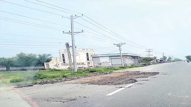 قادر آ باد گوجرانوالہ روڈ چند ماہ میں ٹوٹ پھوٹ کا شکار 