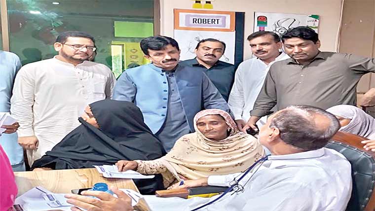 فری میڈیکل کیمپ میں 1300  مریضوں کا مفت چیک اپ