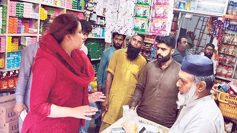 اسسٹنٹ کمشنر کا شربت چوک اور 23 بلاک میں دکانوں کا معائنہ 