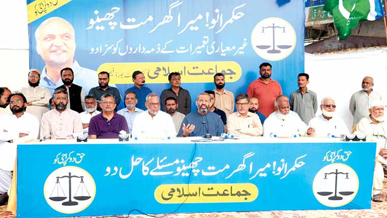 بغیر معائنہ عمارتیں مخدوش قرار دینا ظلم ، منعم ظفر