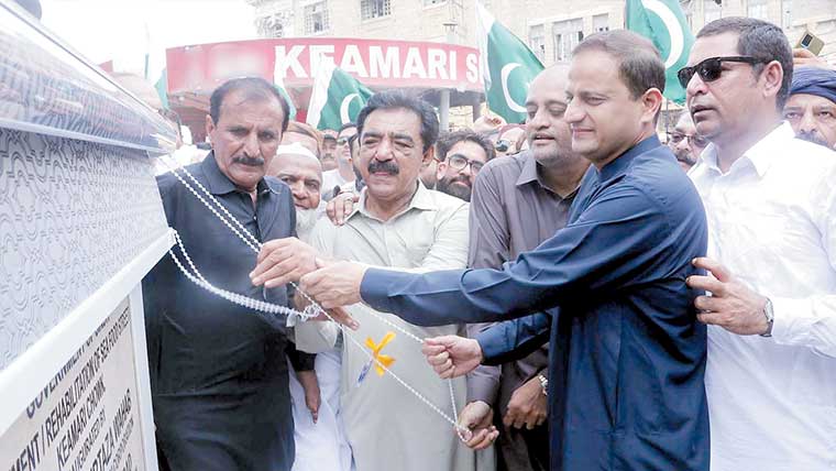 میئر نے کیماڑی میں فش فوڈ اسٹریٹ کا افتتاح کر دیا