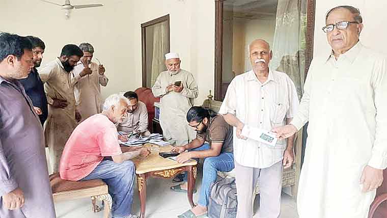 راہوالی:فیکٹری مزدوروں  میں راشن کارڈ کی تقسیم شروع 