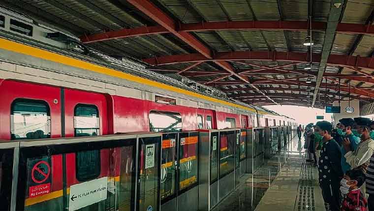  اورنج ٹرین کے سٹیشنز، سٹاپس سولر پاور پر منتقل کرنیکا فیصلہ