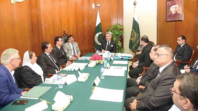 پرانے مقدمات پر تیز فیصلوں کیلئے ماڈل سول کورٹس کے قیام پر غور کرینگے:چیف جسٹس