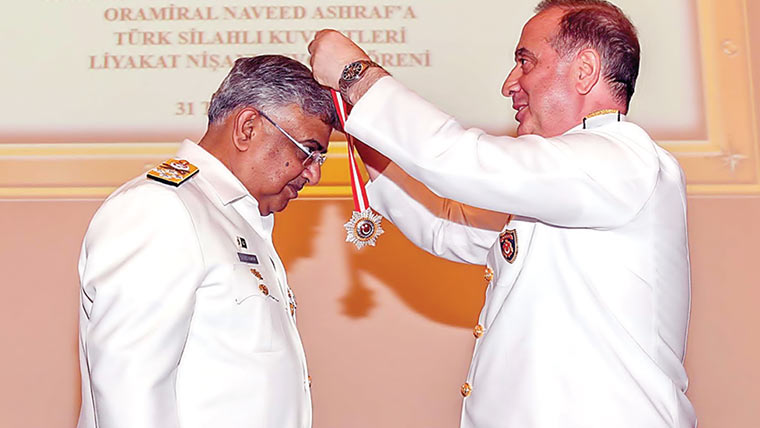 نیول چیف ایڈمرل نوید اشرف کیلئے ترکیہ کا اعلیٰ عسکری اعزاز
