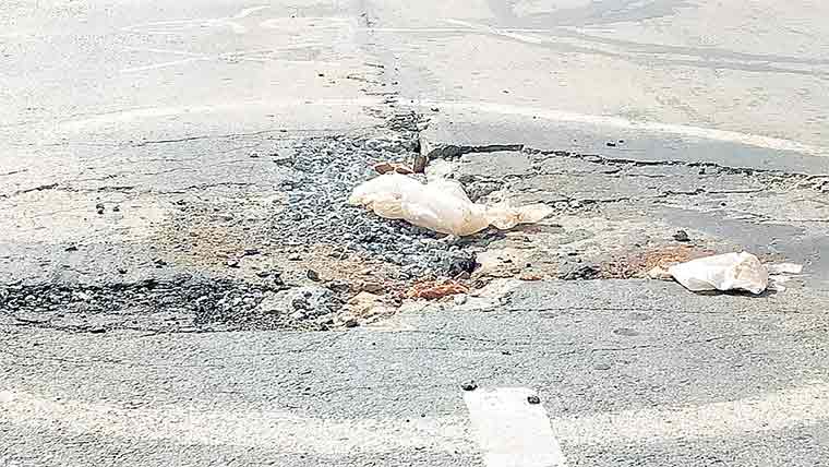 سندھا نوالہ تا ہیڈ بمبا نوالہ روڈ پر کوٹ خانوں پلی بیٹھ گئی 