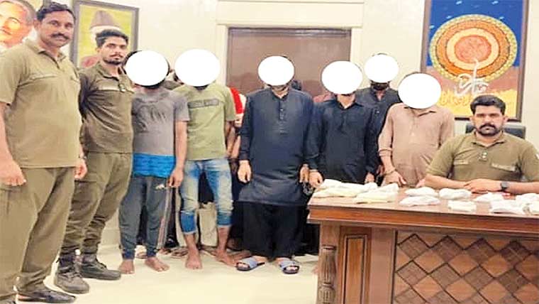 صدروزیرآباد پولیس کی کارروائی   15 افراد سے 15 پستول برآ مد 