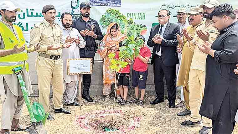 نوشہرہ ورکاں:جوڈیشل کمپلیکس  میں شجر کاری مہم کا آغاز 