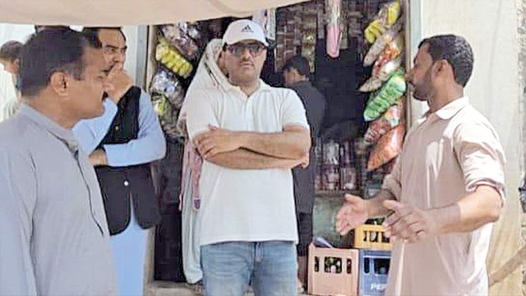 چنیوٹ:ڈپٹی کمشنر نے یونین کونسل سطح پرصفائی آپریشن کا جائزہ لیا