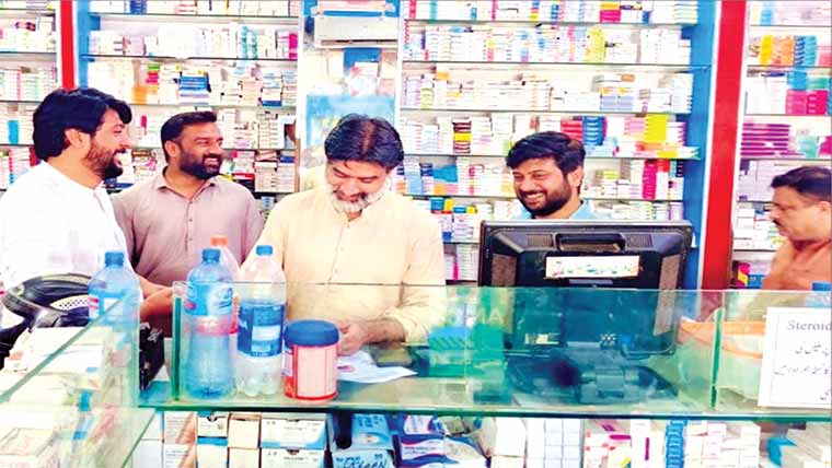 میڈیکل سٹور پر چھاپہ ، سرکاری ادویات برآمد ، انکوائری شروع کردی گئی