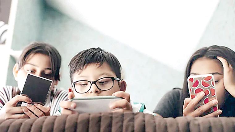  زیادہ سکرین ٹائم،بچوں میں دل کے دورے اور فالج کا خطرہ
