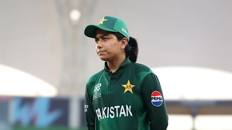   پاک آئرلینڈ ٹی ٹونٹی سیریز فاطمہ ثناء کو آئی سی سی کی تنبیہ جاری