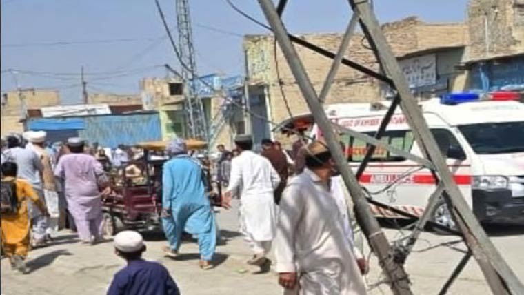 جنوبی وزیرستان:پولیس وین کے قریب دھماکا3راہگیر جاں بحق،14زخمی