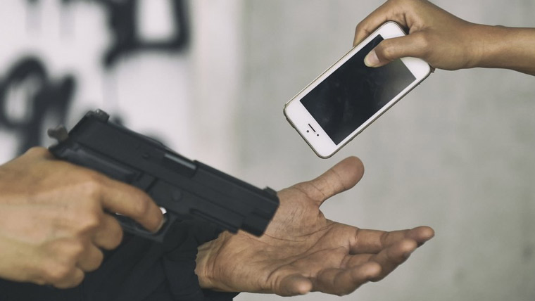 چور 2 گھروں سے  نقدی موبائل چراکر غائب