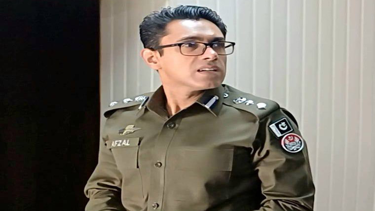  بہترین کارکردگی پر پولیس افسروں  میں تعریفی اسناد، انعامات تقسیم 