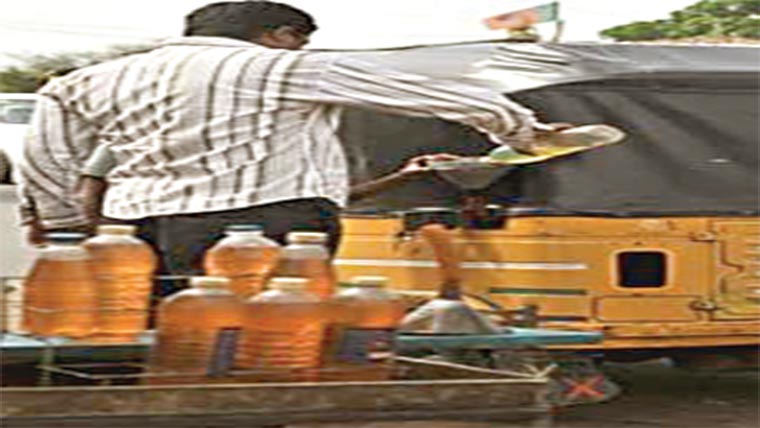  کھلا پٹرول بیچنے والا دکاندار گرفتار