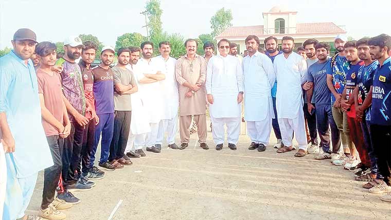 بیرسٹر محسن شاہنواز رانجھا نے کوٹ  مومن کرکٹ سٹیڈیم کا افتتاح کر دیا