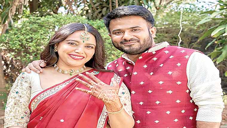 مسلمان سے شادی،سوارا ہندو انتہا پسندوں سے پریشان