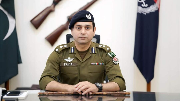 سیالکوٹ:ڈی پی او کی مقابلے میں  شہید اہلکار کے اہلخانہ سے تعزیت 