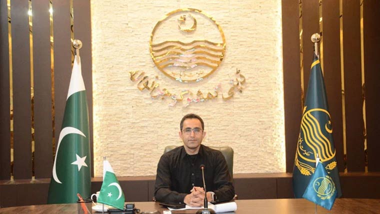 ڈپٹی کمشنر کا ڈی ایچ کیو ہسپتال اور مختلف علاقوں کا دورہ 