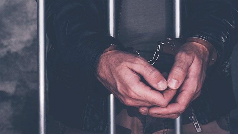 چینی کے خفیہ گودام پر چھاپہ ،سینکڑوں بوریاں برآمد، مالک گرفتار