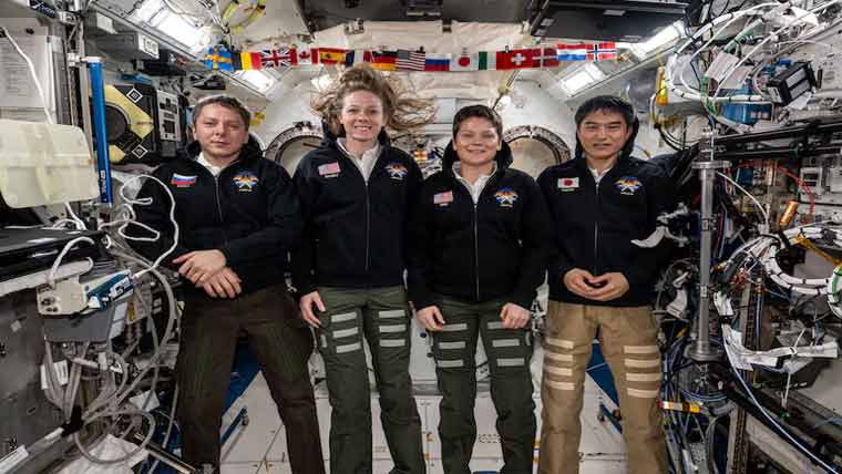  بین الاقوامی خلائی اسٹیشن سے  5 ماہ بعد واپسی، 4 خلا باز  بحفاظت زمین پر اتر آئے