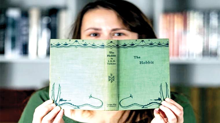 برطانیہ:1937کا افسانوی ناول حیرت انگیز قیمت میں نیلام