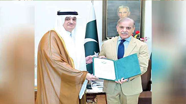  گوادر میں پانی اور بجلی کے مسائل حل کئے جائیں:شہباز شریف