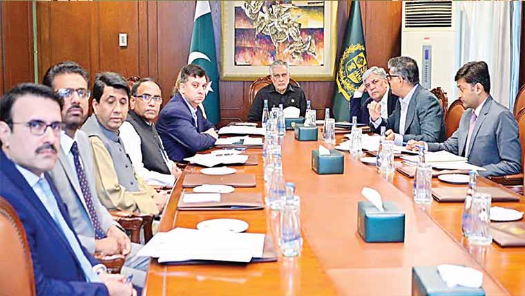 وزیر خارجہ کی پاکستانی مشنز میں  ویزا اجرا کا عمل تیز کرنیکی ہدایت 