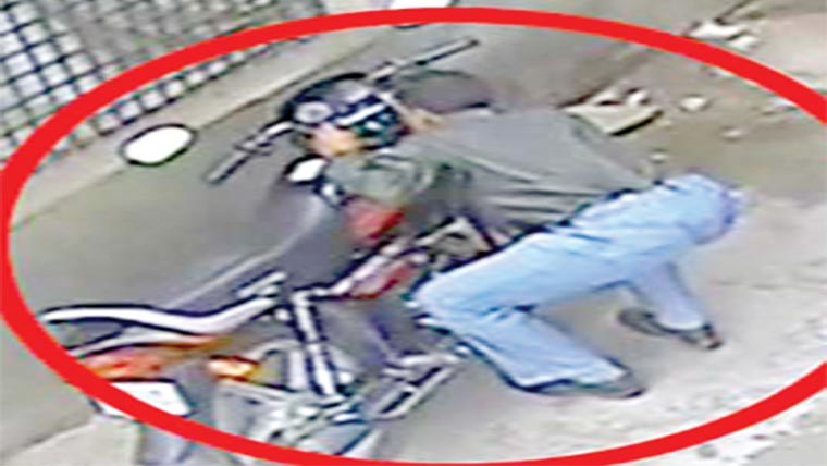 مختلف مقامات سے 2 موٹر سائیکلیں چوری