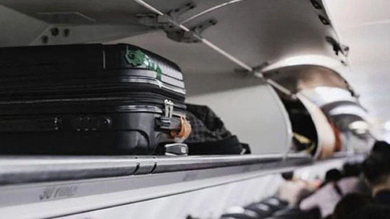 دبئی سے سنگاپور جانے والی فلائٹ کا  مسافر بیگ چرانے کے الزام میں گرفتار