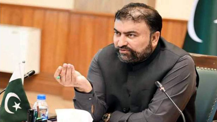 مذاکرات کرنیوالے ہتھیار ڈال دیں توگلے لگائینگے :سرفراز بگٹی 