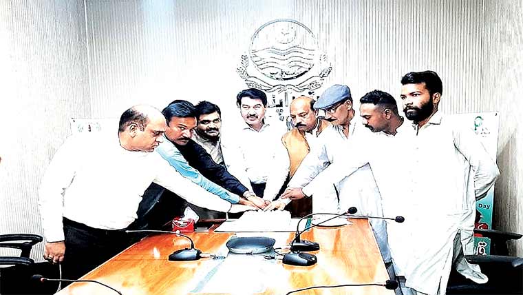  اقلیتوں کے قومی دن پر ورکرز کو سلام پیش کرتے ہیں:روف احمد 