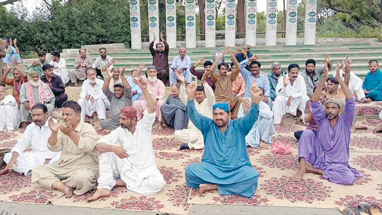 پانی،گیس، بجلی کیلئے گلشن حدید کے مکینوں کاکیمپ