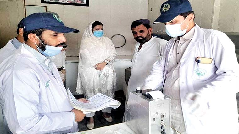 کھانے پینے کی اشیا تلف،بھاری جرمانے عائد کر دئیے گئے