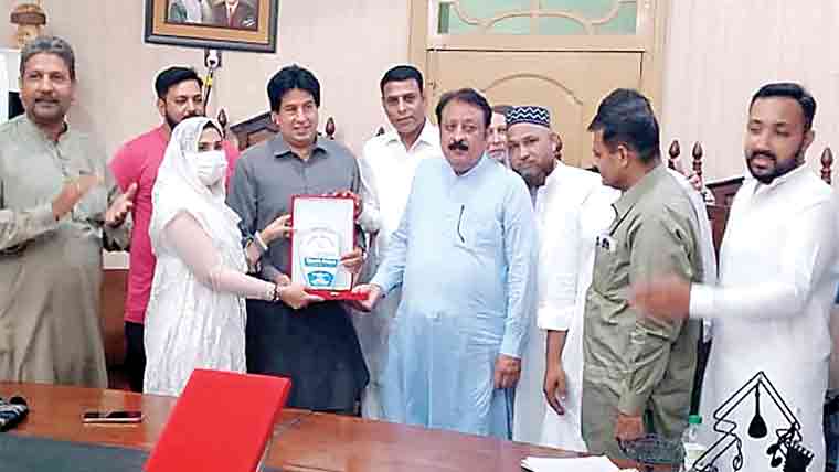 حافظ آباد:طلبا اور طالبات میں  خطاطی اور مصوری کے مقابلے 