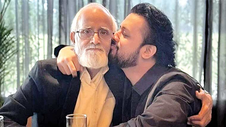 گلوکار عاطف اسلم کے والد طویل  علالت کے بعد انتقال کر گئے 