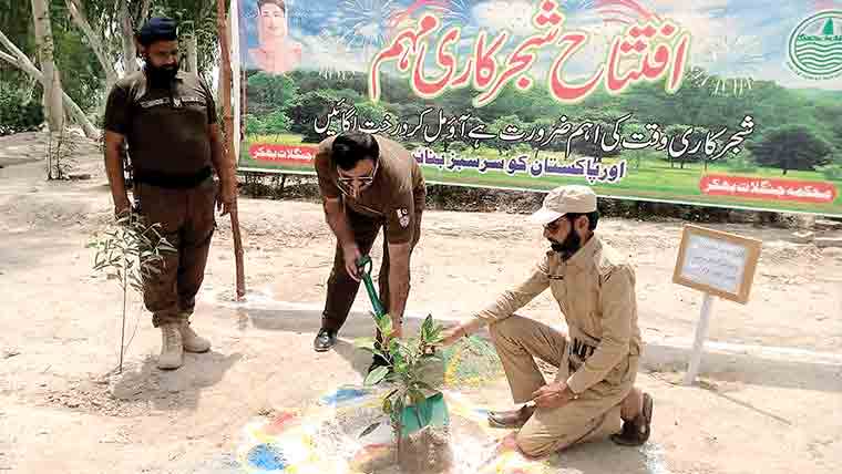 ڈی ایس پی آفس کلورکوٹ میں  شجرکاری مہم کا باضابطہ آغاز