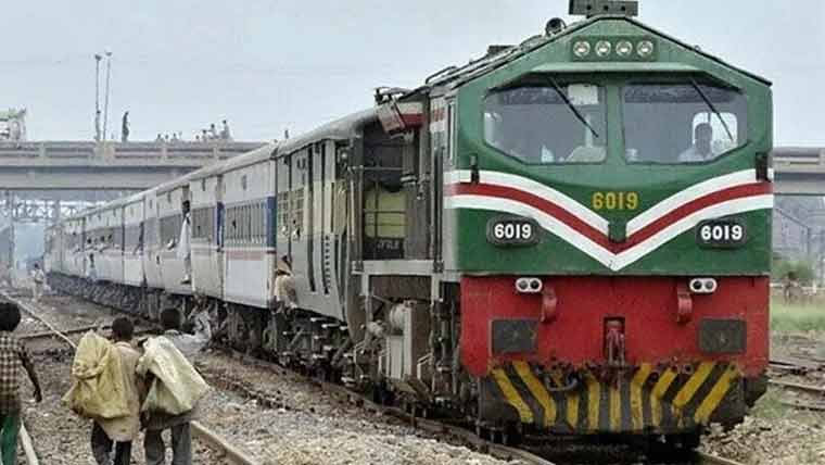 لاہور سے راولپنڈی جانیوالی  ٹرین حادثے سے بچ گئی