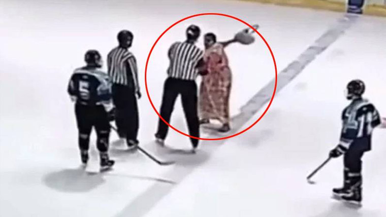 آئس ہاکی ،پنالٹی دینے پر کھلاڑی کی ماں ریفری سے لڑ پڑی