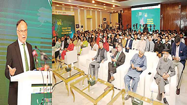 ’’اڑان پاکستان‘‘ کا مقصد یو تھ کو جدید مہار تیں فراہم کرنا ، احسن اقبال 