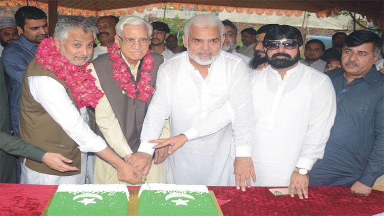 سماجی شخصیت کی جشن آزادی تقریب،مستحقین کوچینی ،آٹاتقسیم